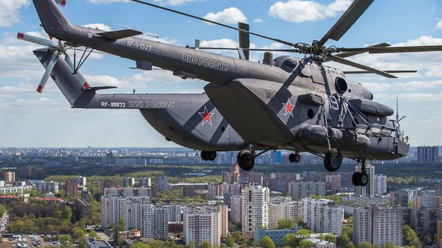 Śmigłowce wojskowe nad Moskwą