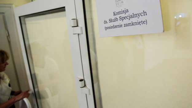 Tabliczka sejmowej Komisji ds. Służb Specjalnych