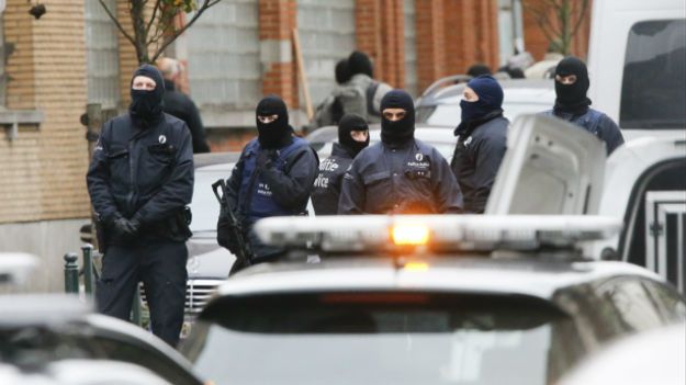 Funkcjonariusze sił specjalnych w dzielnicy Molenbeek