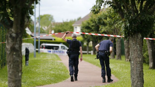 Do zabójstwa doszło przed mieszkaniem policjanta w Magnanville