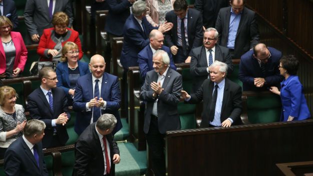Politycy PiS po uchwaleniu przez Sejm nowelizacji ustawy o mediach publicznych