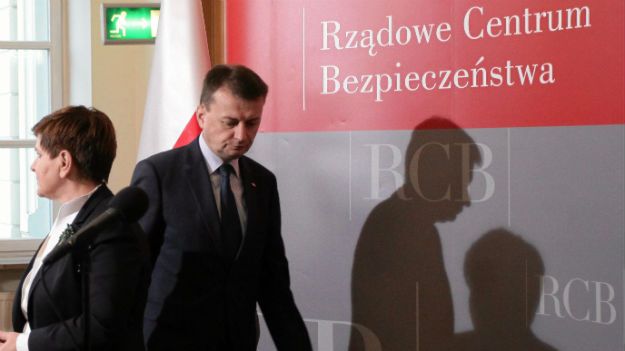 Minister spraw wewnętrznych i administracji Mariusz Błaszczak oraz premier Beata Szydło