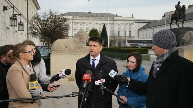 Konferencja Nowoczesnej przed Pałacem Prezydenckim