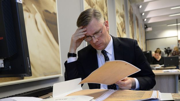 Historyk Sławomir Cenckiewicz w bibliotece Instytutu Pamięci Narodowej.