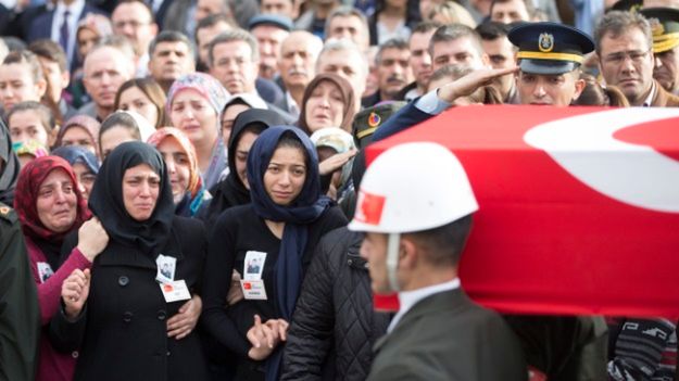 Pogrzeb ofiar zamachu w Ankarze