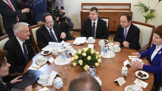 Sekretarz generalny Rady Europy Thorbjoern Jagland podczas spotkania z premier Beatą Szydło w KPRM