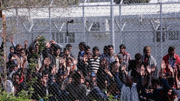 Afgańczycy na greckiej wyspie Lesbos protestują przeciwko deportacji do Turcji, 5 kwietnia.