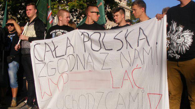 Jeden z transparentów podczas antyislamskiej demonstracji w Poznaniu.