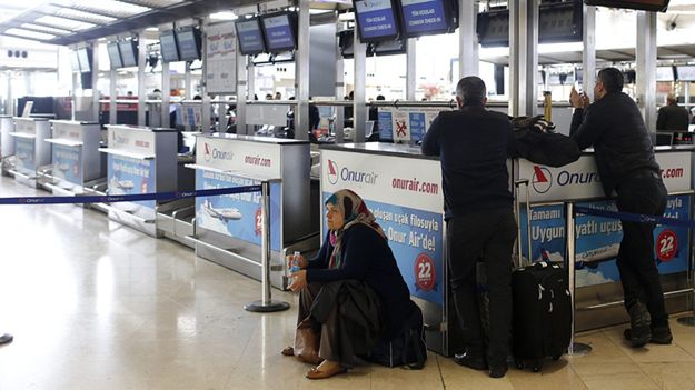 Wnętrze portu lotniczego Ataturka w Stambule