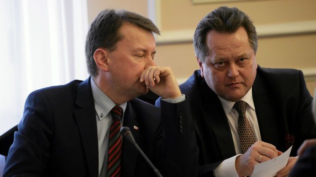 Jarosław Zieliński i szef MSWiA Mariusz Błaszczak podczas posiedzenia Sejmowej Komisji Spraw Wewnętrznych i Administracji