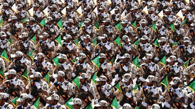 Przemarsz Strażników Rewolucji w Teheranie