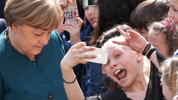 Angela Merkel podczas spotkania z uczniami liceum francuskiego w Berlinie