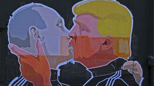 Wilno, mural przedstawiający pocałunek Donalda Trumpa i Władimira Putina