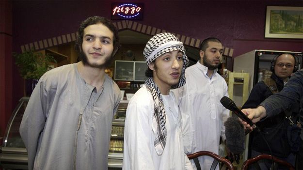 Członkowie radykalnej islamskiej organizacji Szariat dla Holandii (Sharia4Holland) podczas protestu w brukselskiej dzielnicy Molenbeek-Saint-Jean, 1 czerwca 2012 r.