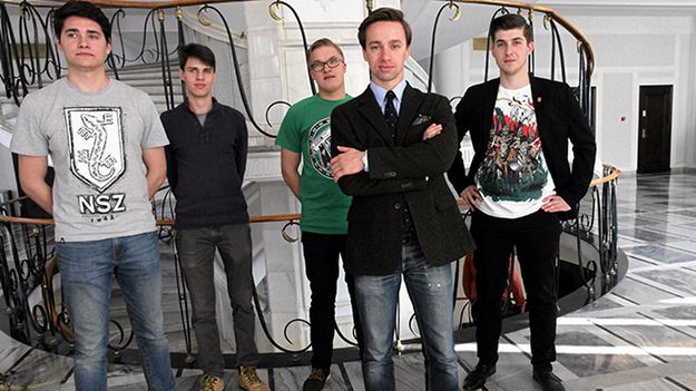 Krzysztof Bosak i przedstawiciele Młodzieży Wszechpolskiej w Sejmie