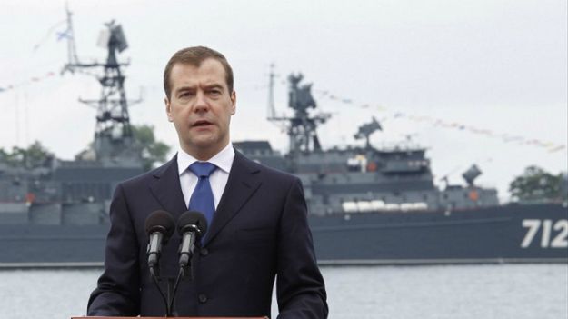 Premier Rosji Dmitrij Miedwiediew podczas wizyty w bazie rosyjskiej floty Bałtyckiej