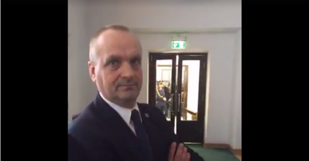 Sławomir Nitras do ochroniarza Jarosława Kaczyńskiego: kim pan jest, jakim prawem pan tu przebywa?