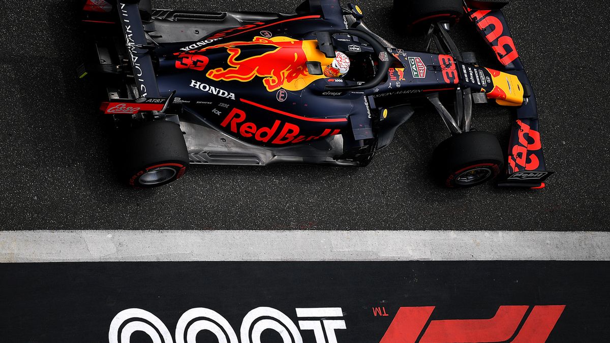 Zdjęcie okładkowe artykułu: Materiały prasowe / Red Bull / Na zdjęciu: Max Verstappen na torze w Chinach