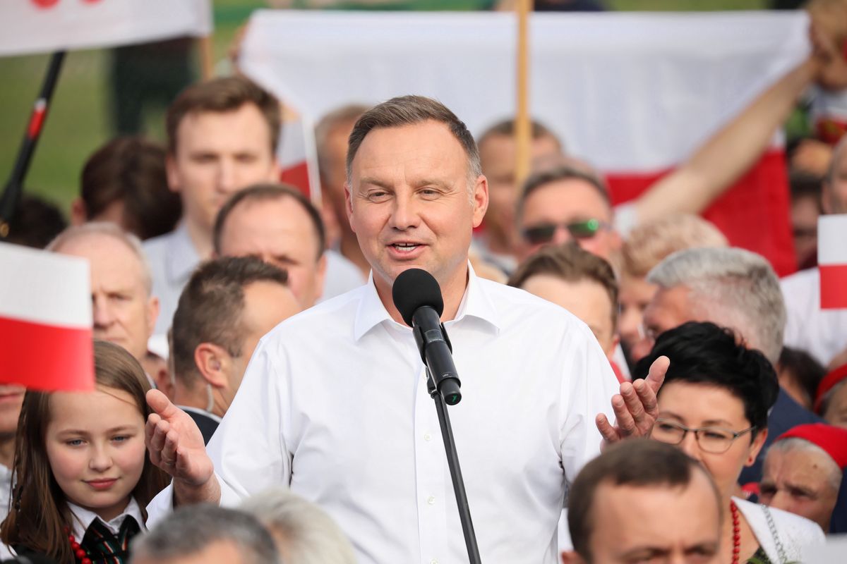 Andrzej Duda nagrany przez pranksterów. Prezydent tłumaczy się z rozmowy