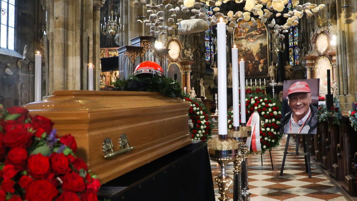 Getty Images / Na zdjęciu: pogrzeb Nikiego Laudy