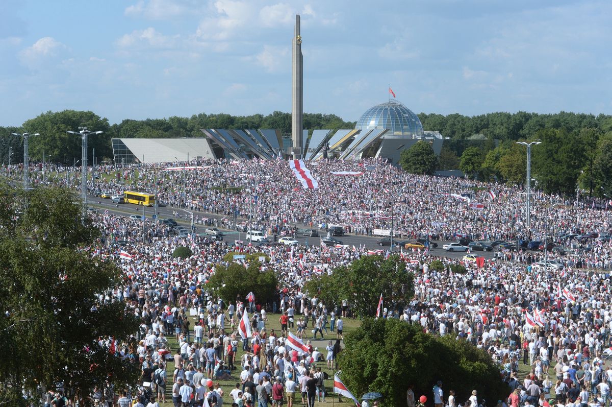 Nawet 100 tys. osób zgromadziło się w Mińsku na marszu wolności