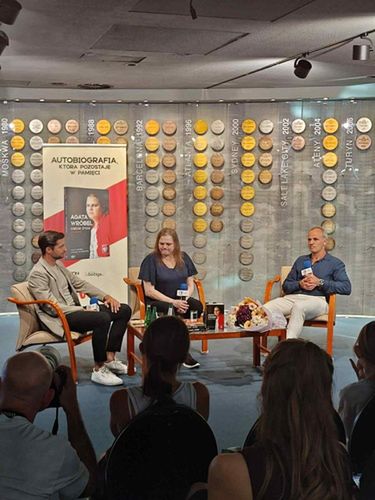 Dawid Góra/ Mateusz Skwierawski i Agata Wróbel na spotkaniu autorskim