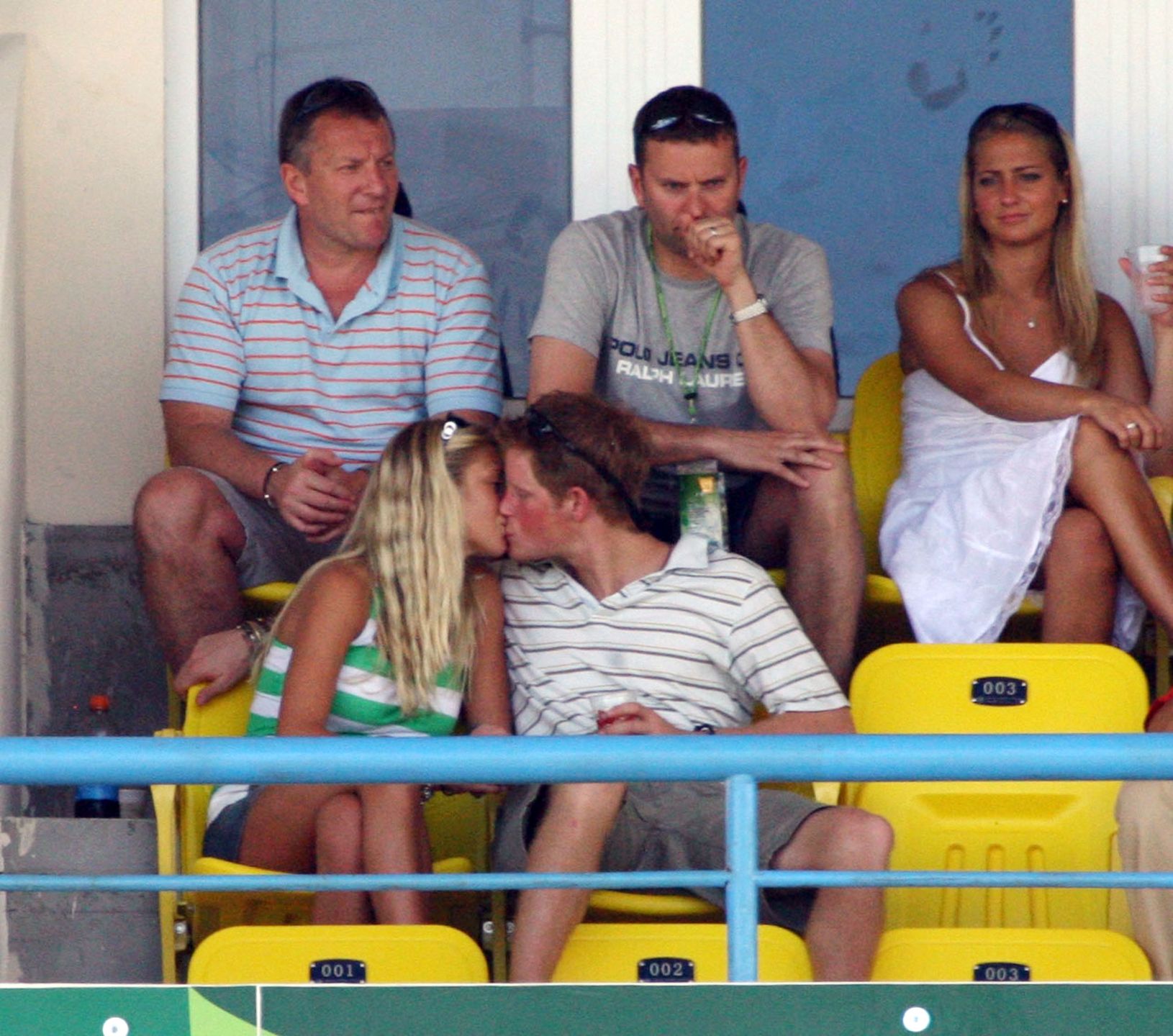Książę Harry oskarża tabloidy o rozpad swojego związku z Chelsy Davy