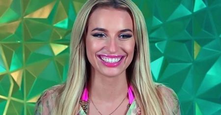 Wiktoria z "Hotelu Paradise" wygląda dziś jak INNA OSOBA. Wyprowadziła się z Polski, a ostatnio nadawała z... Rosji (ZDJĘCIA)