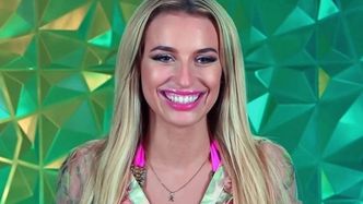 Wiktoria z "Hotelu Paradise" wygląda dziś jak INNA OSOBA. Wyprowadziła się z Polski, a ostatnio nadawała z... Rosji (ZDJĘCIA)