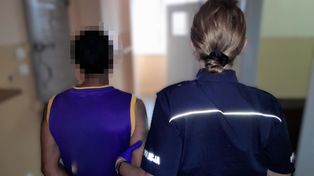 Kolumbijczyk wyrwał kobiecie torebkę i zaczął uciekać. Przypadkowa rowerzystka dorwała go i wezwała policję