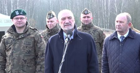Znajomy Macierewicza dostał pracę w instytucie uzbrojenia