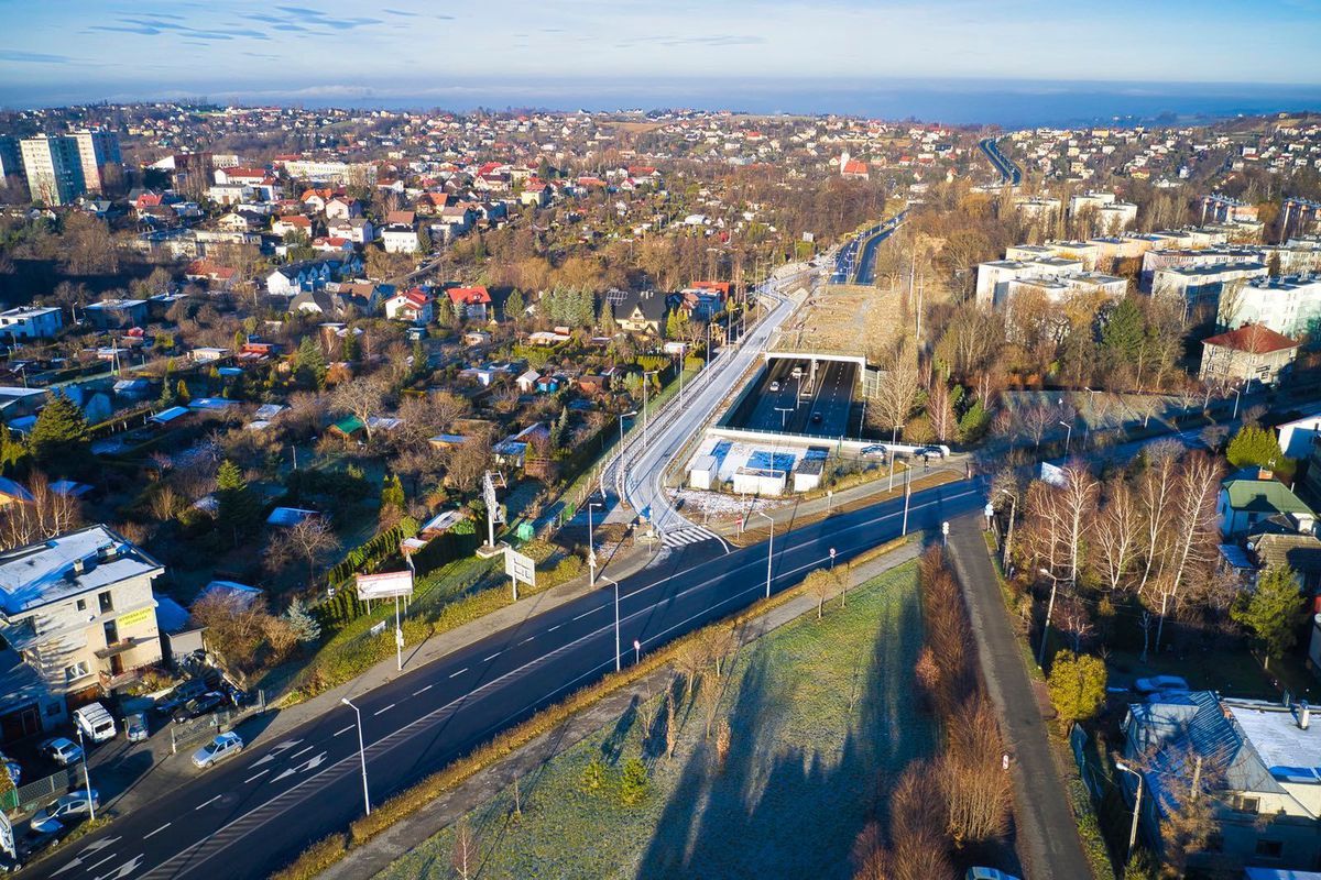 Niespełna 500 m odcinek nowej drogi znacznie ułatwił życie kierowcom w Bielsku-Białej.