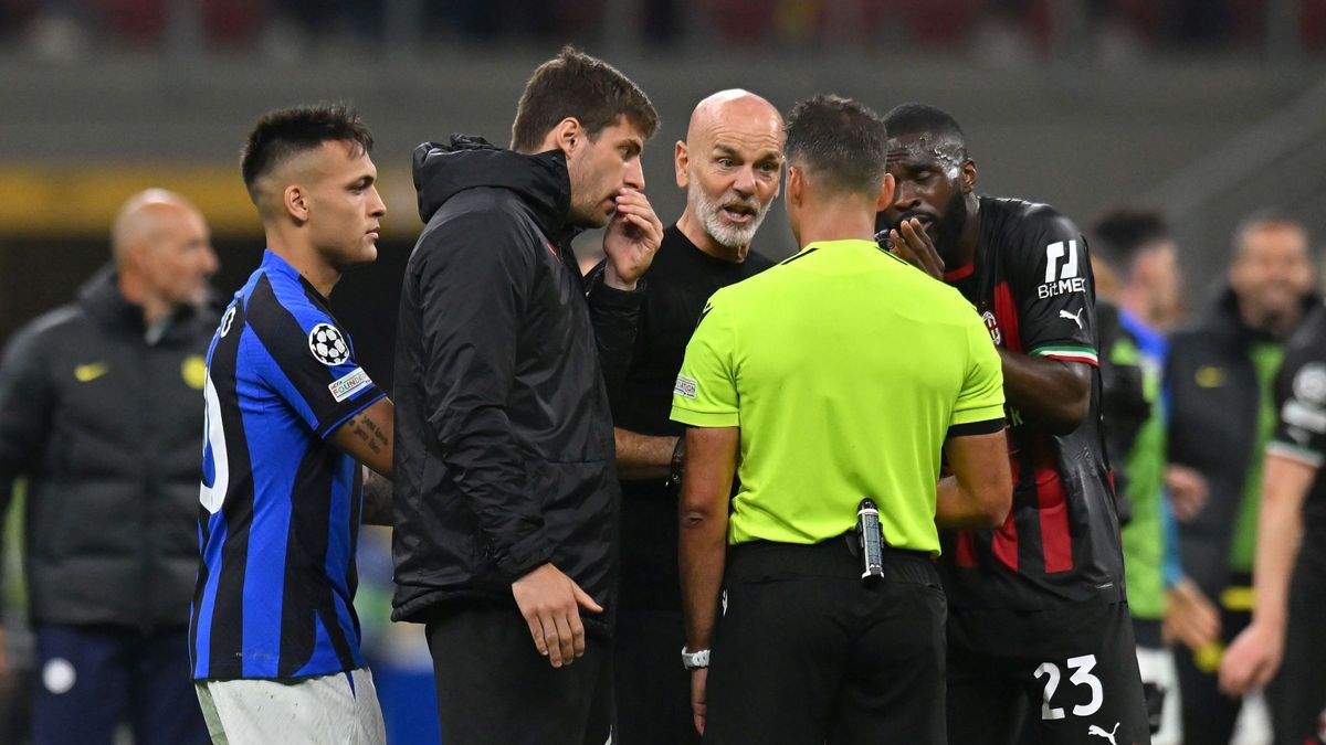 Zdjęcie okładkowe artykułu: Getty Images / Alessandro Sabatini / Na zdjęciu: Stefano Pioli rozmawia z arbitrem Gilem Manzano