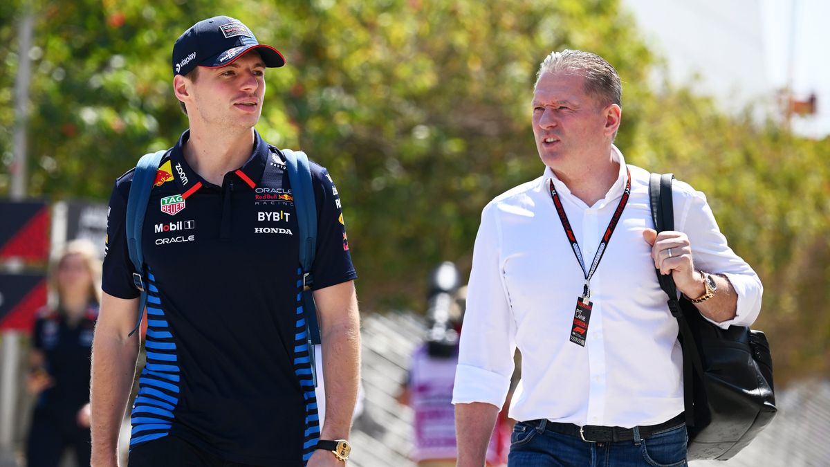 Zdjęcie okładkowe artykułu: Materiały prasowe / Red Bull / Na zdjęciu: Max Verstappen (z lewej) i Jos Verstappen