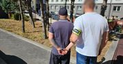 Akcja policjantów przy bankomacie. Zatrzymali i skuli kajdankami dwóch oszustów