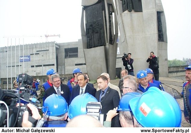 Zaproszeni goście na Placu Solidarności (fot. M.Gałęzewski)