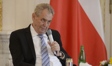 Prezydent Czech z koronawirusem. Wrócił do szpitala