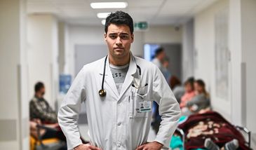 "Tracimy pół tysiąca osób dziennie". Dr Tomasz Karauda apeluje do rządu