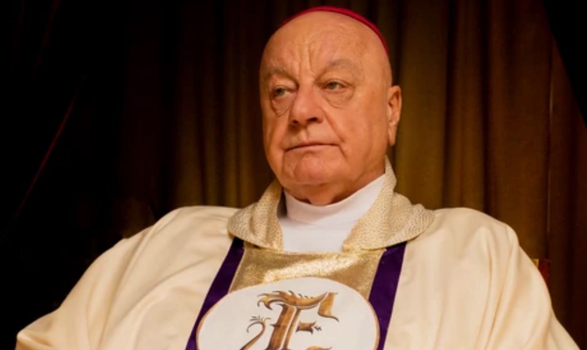 Jerzy Schejbal w roli arcybiskupa o pseudonimie Flaszka 