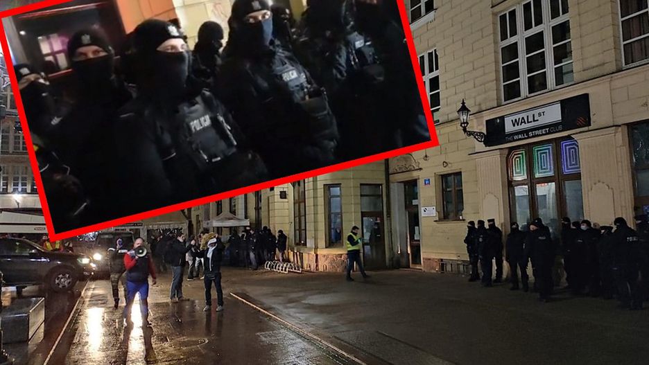 Szczelny kordon policji blokował w piątkowy i sobotni wieczór wstępu do wrocławskich klubów (fot: Wrocławskie Podróże Kulinarne)