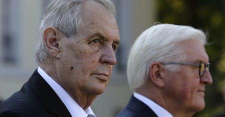 Zeman w szpitalu. Kto wypełni prezydenckie obowiązki?