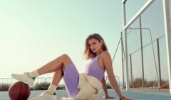 Sprandi z kampanią w klimacie lat 90. z Taylor Hill