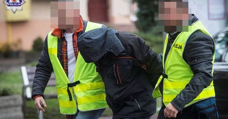 Ciągnikiem przejechał swojego kolegę. Konającego zostawił na środku pola