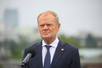 "Trudno w to uwierzyć". Tusk reaguje na decyzję ws. "lex szarlatan"