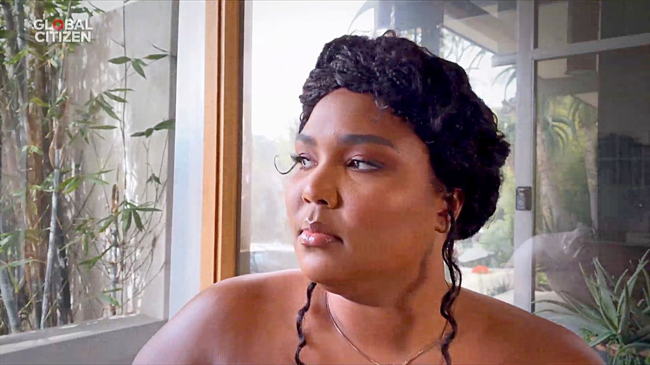 Lizzo odpowiada hejterom. "Jestem piękna i silna"