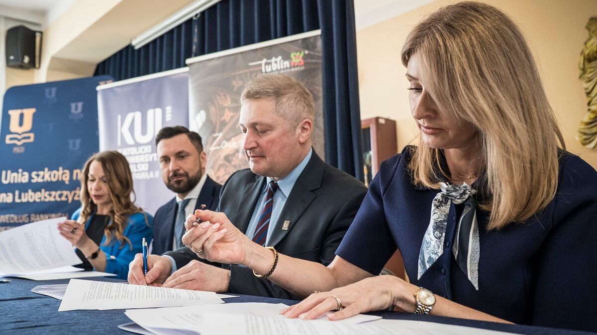 III LO będzie kształcić przyszłych dyplomatów