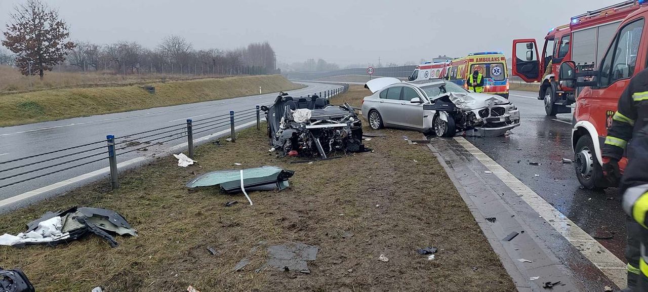 Zderzenie Mercedesa EQE i BMW serii 7 na S8. Tu koszty likwidacji szkody były ogromne.