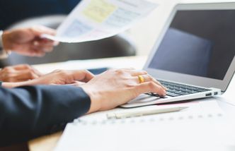 Polacy boją się prosić o podwyżki. Wolą zmienić pracę