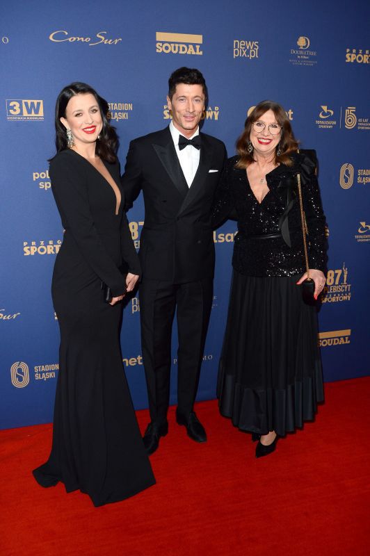 Robert Lewandowski z mamą i siostrą