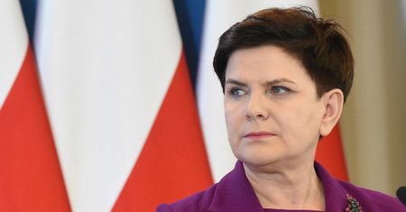 Premier krytykowana niemal ze wszystkich stron. W tle znów aborcja